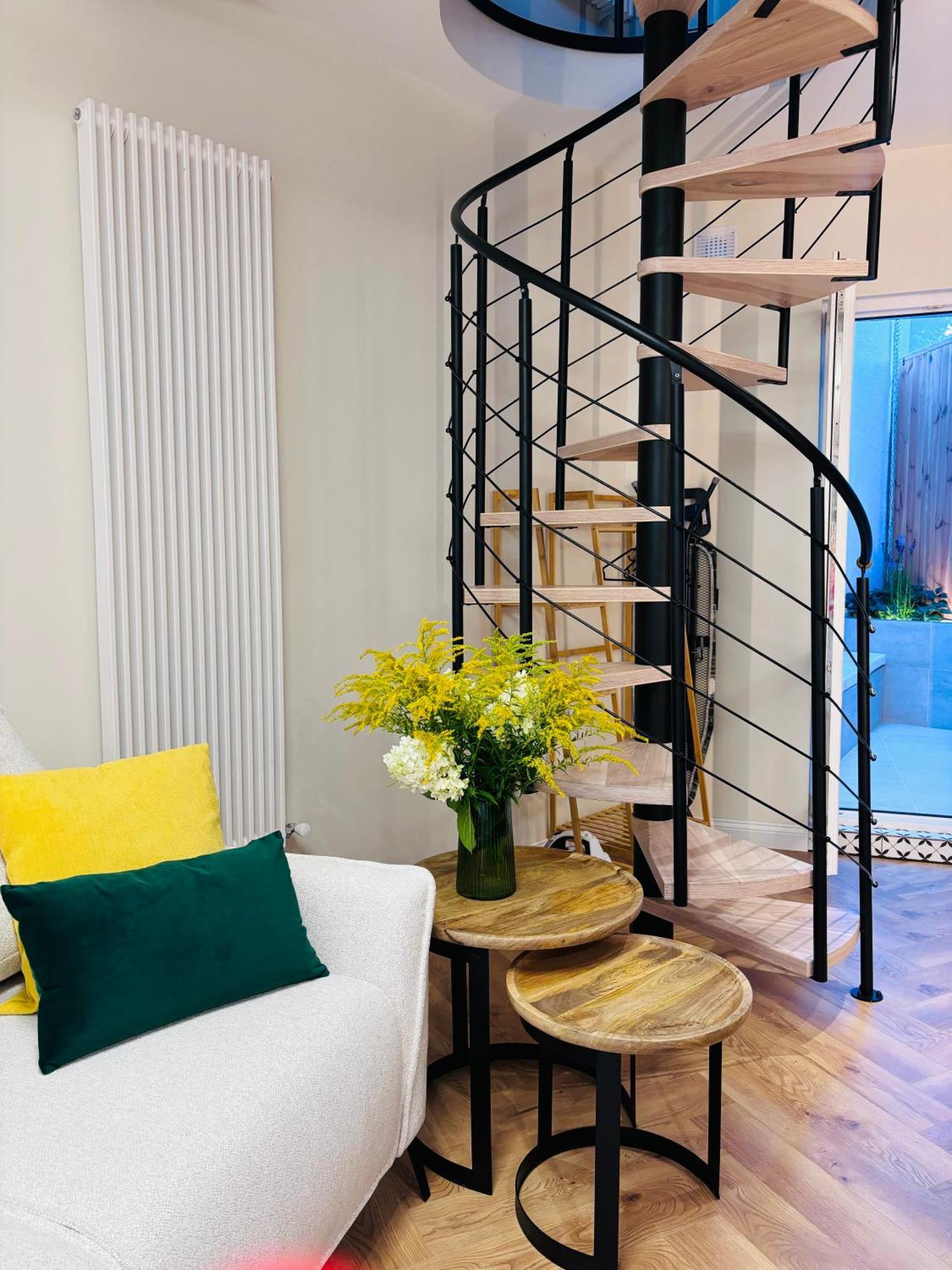 Apartment 34 A *